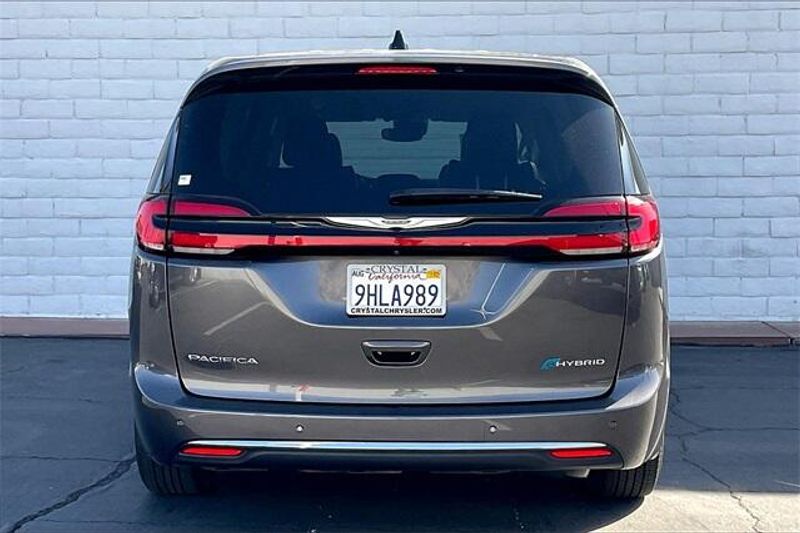 2023 Chrysler Pacifica Hybrid LimitedImage 3