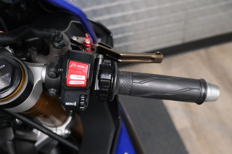 USED 2018 YAMAHA YZF-R1 Image 20