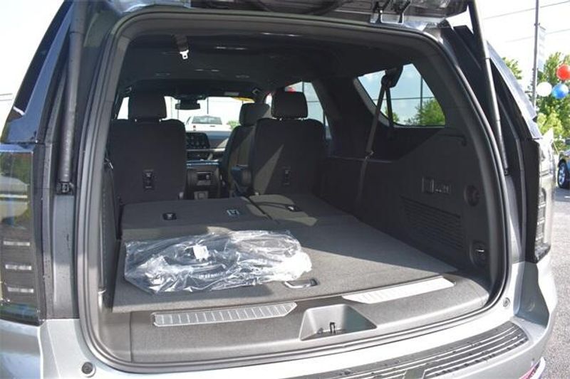 New 2025 Chevrolet Suburban PremierImage 19