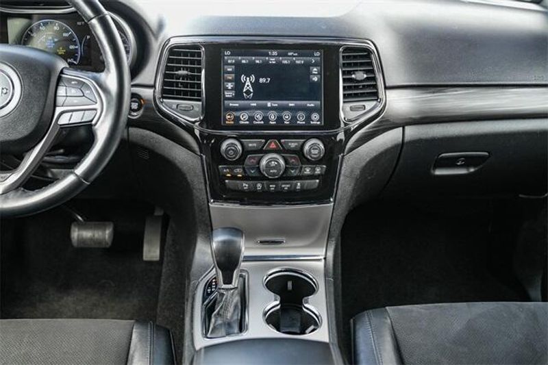 2021 Jeep Grand Cherokee Laredo XImage 25
