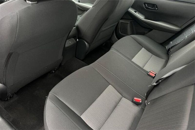 New 2025 Nissan Sentra SVImage 9