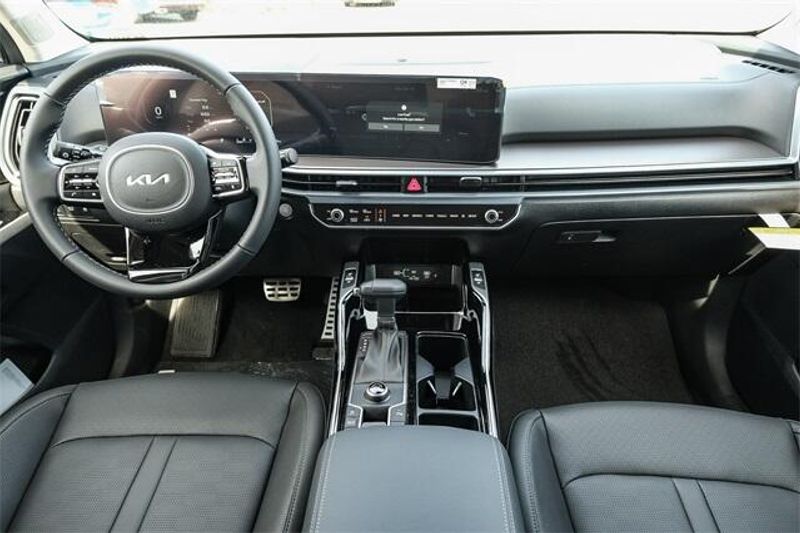 New 2025 Kia Sorento SXImage 5