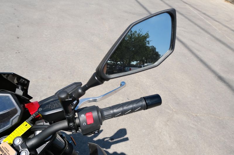 USED 2025 KAWASAKI Z500 SE ABS Image 21