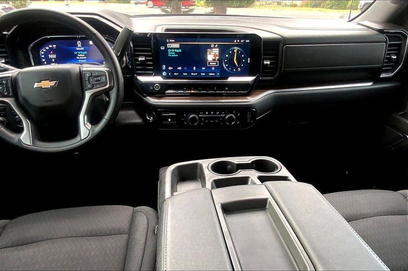 2023 Chevrolet Silverado 1500 LT photo 12