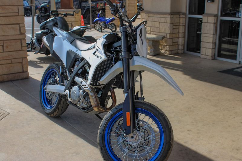 NEW 2025 SUZUKI DRZ4SM Image 4