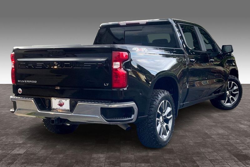 2023 Chevrolet Silverado 1500 LT photo 10