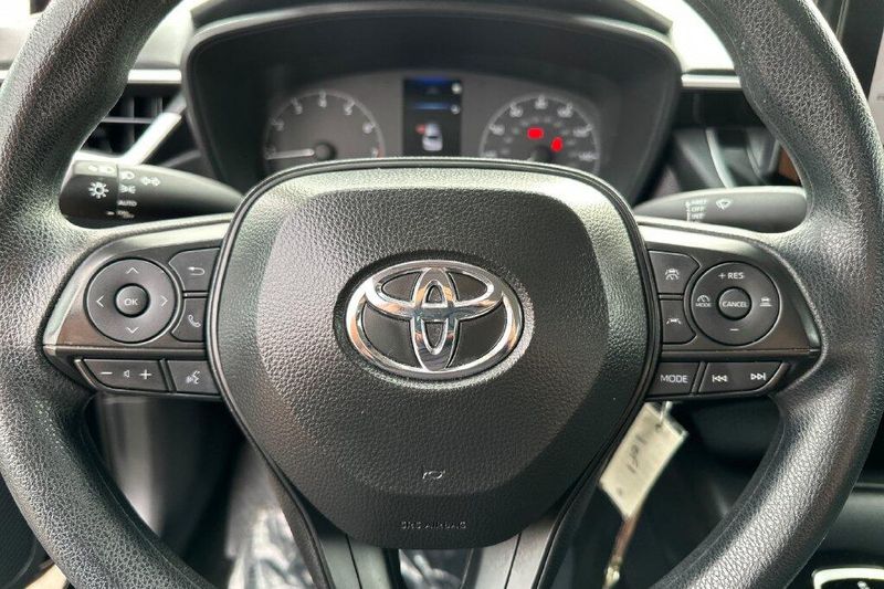Used 2025 Toyota Corolla LEImage 20