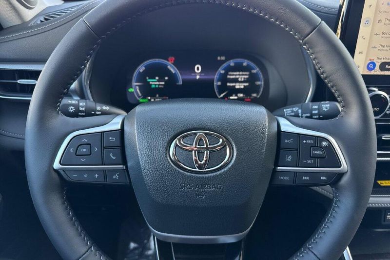 New 2026 Toyota Highlander Hybrid PlatinumImage 25