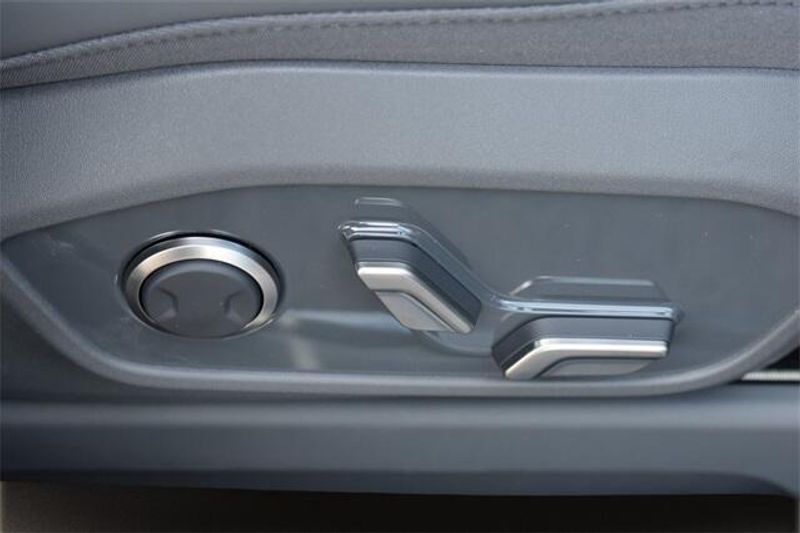 2025 Kia EV9 LandImage 12