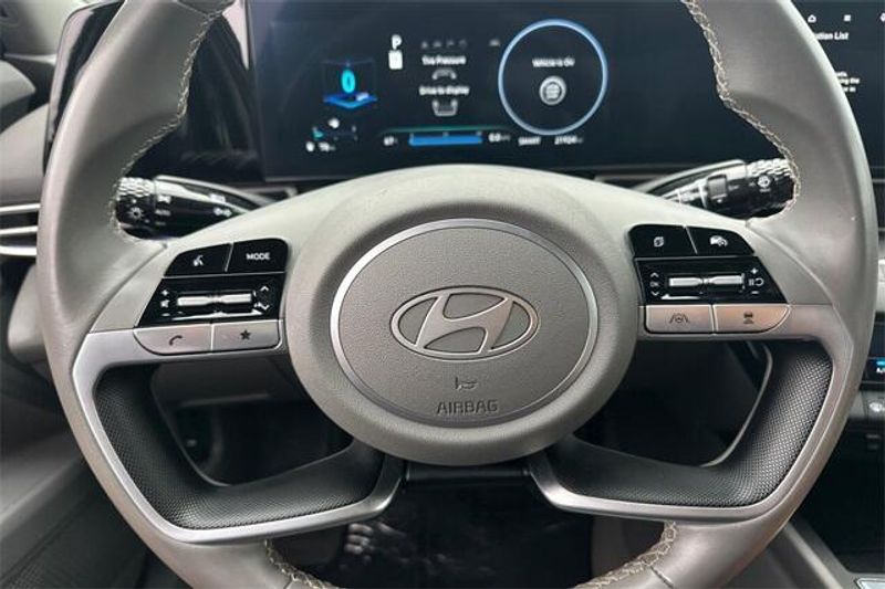 Used 2024 Hyundai Elantra SELImage 21
