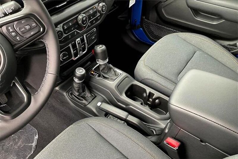 New 2025 Jeep Wrangler 4-door Sport SImage 7