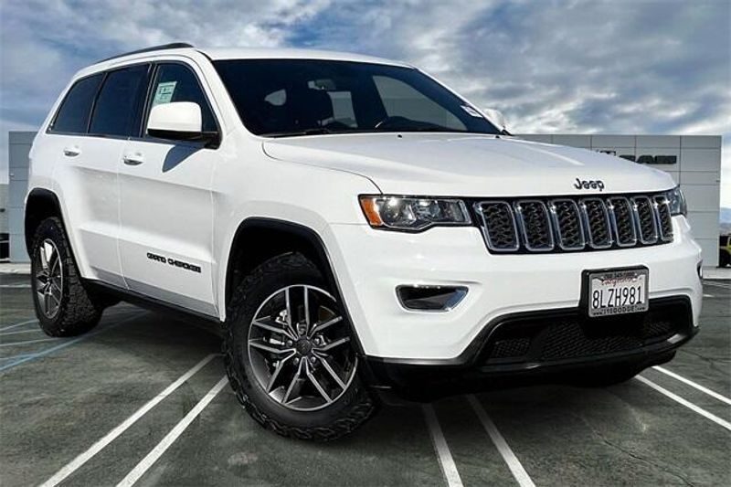 Used 2019 Jeep Grand Cherokee Laredo EImage 12