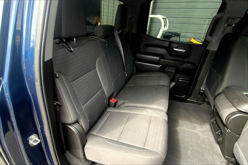 2022 Chevrolet Silverado 1500 Custom photo 26