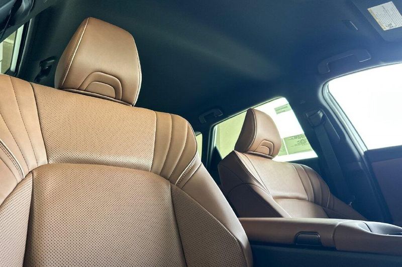 New 2026 Toyota Crown Signia XLEImage 18