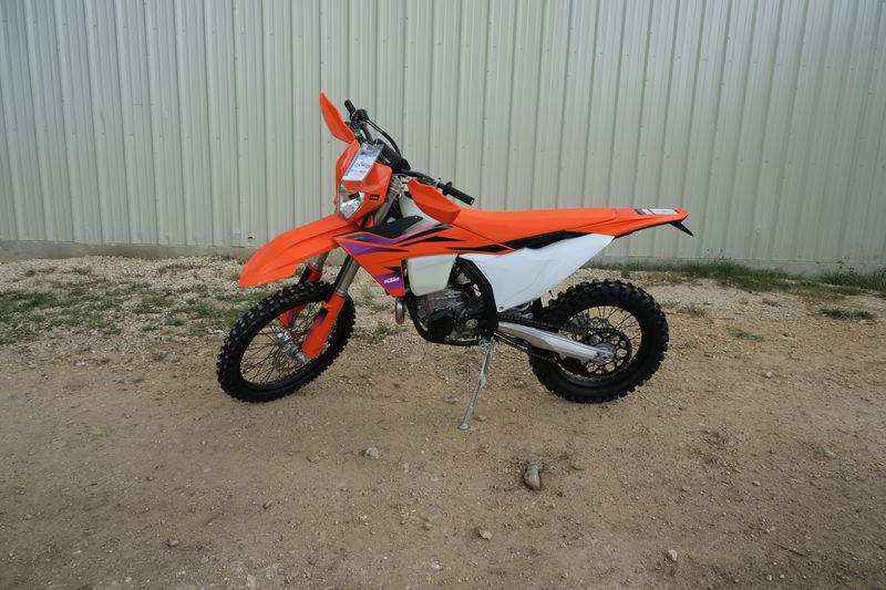 2024 KTM 450 XCFW ORANGEImage 3