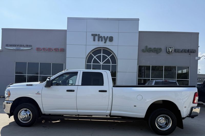 Used 2023 RAM 3500 TradesmanImage 32