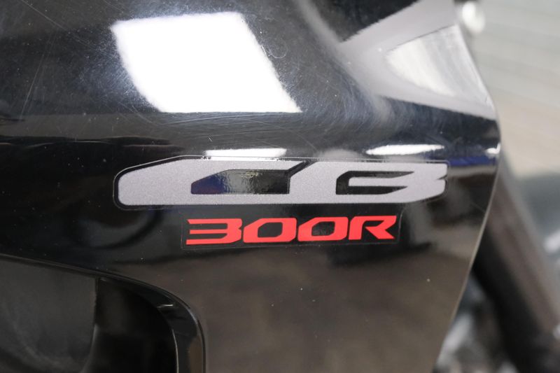 USED 2025 HONDA CB300R ABS Image 11