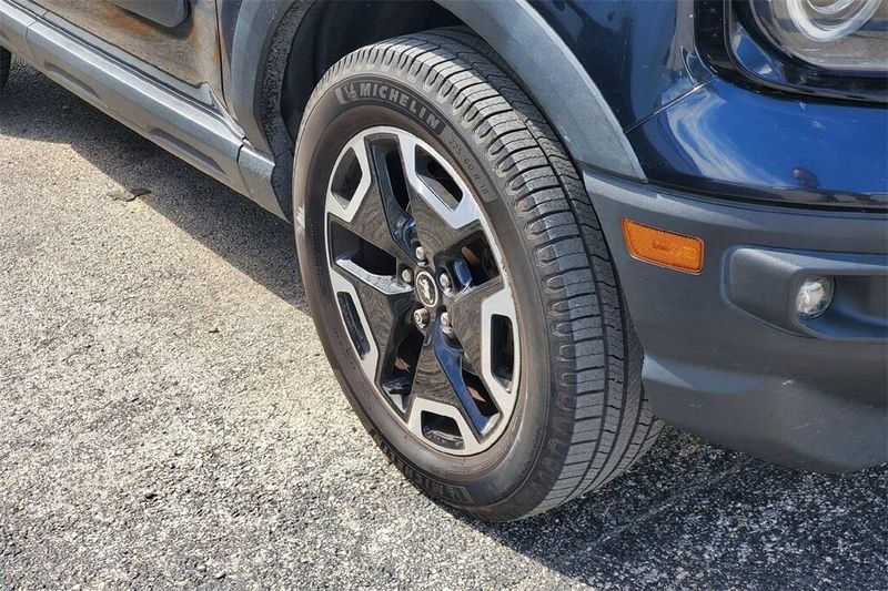 2021 Ford Bronco Sport Outer Banks photo 3
