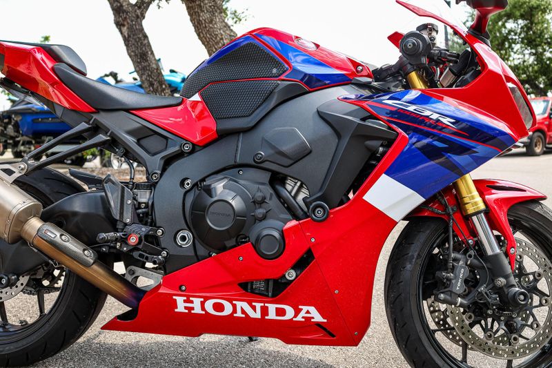 2022 Honda CBR1000RR ABS Image 7