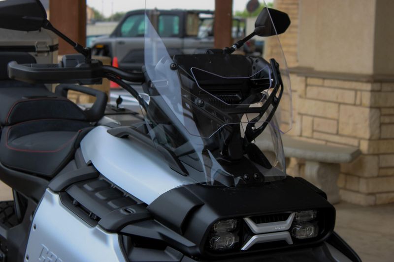 2025 Can-Am CANYON XT STERLING SILVER SATIN Image 14