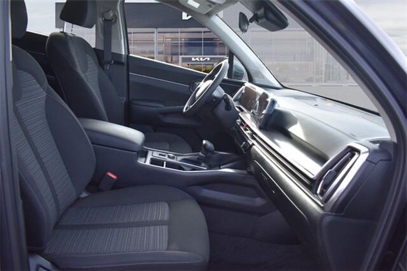 2024 Kia Sorento LXImage 12