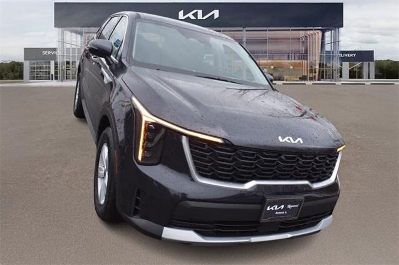 2025 Kia Sorento LXImage 9