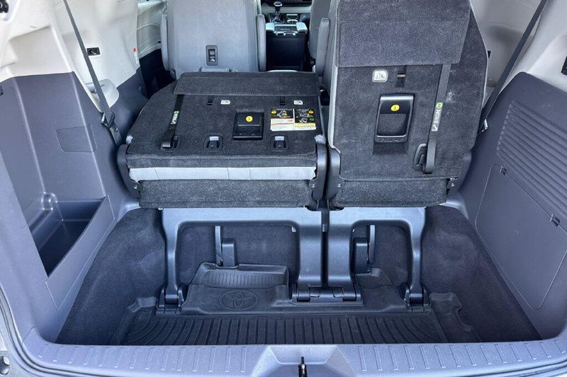 Used 2022 Toyota Sienna LimitedImage 15
