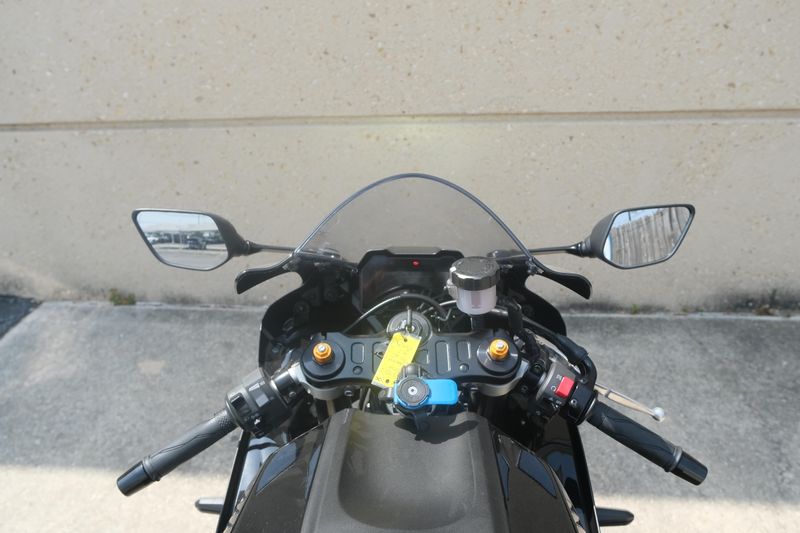 2024 Yamaha YZFR7 BLACK Image 13