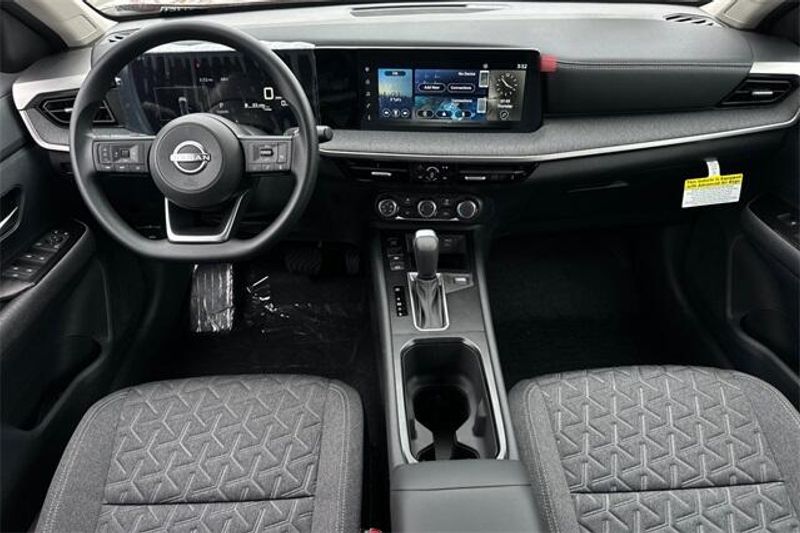 New 2025 Nissan Kicks SVImage 10