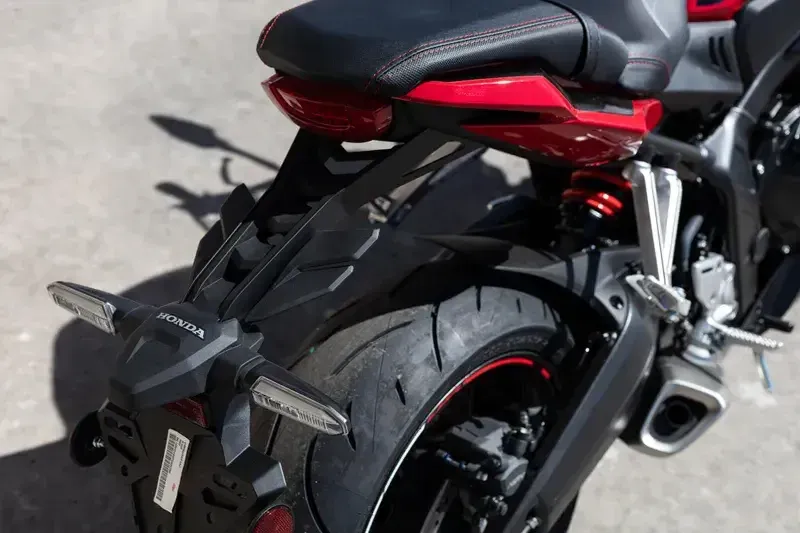 2025 Honda CBR650R ECLUTCH GRAND PRIX RED Image 10