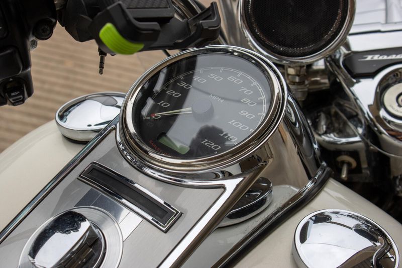 USED 2015 HARLEY ROAD KING BASE Image 13