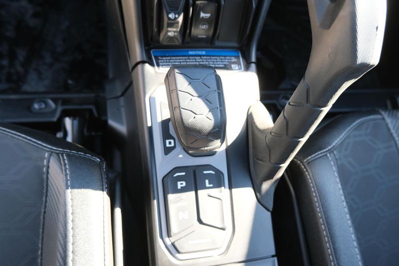 NEW 2026 CAN-AM MAVERICK R MAX X RC WITH SMARTSHOX 999T DCT Image 22