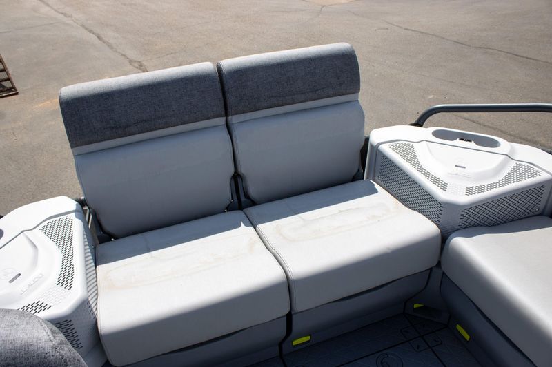 NEW 2026 SEADOO SWITCH SPORT 18 300HP TECH PACKAGE WITH PAINTED TRAILER Image 16