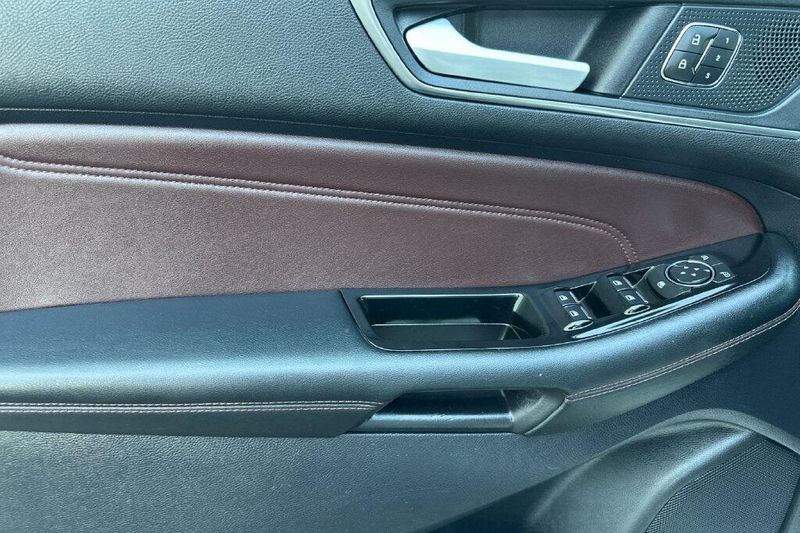 Used 2020 Ford Edge TitaniumImage 10