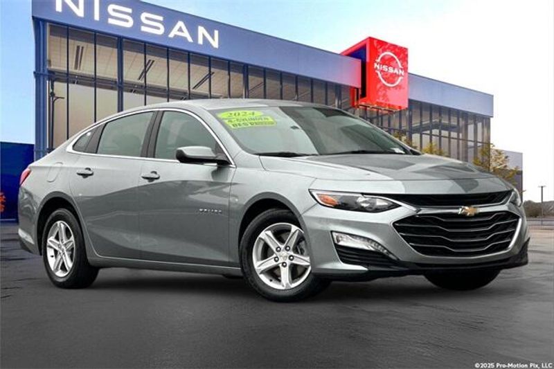 Used 2024 Chevrolet Malibu LTImage 2