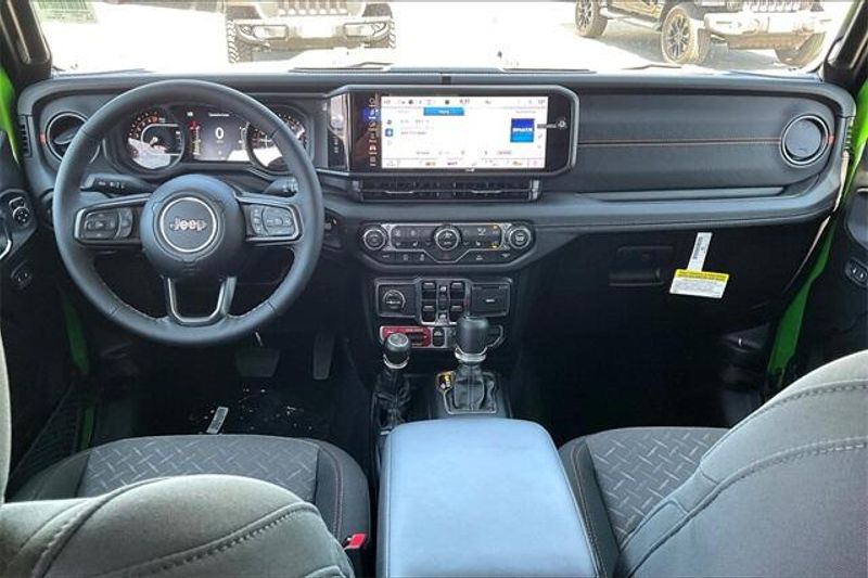 New 2025 Jeep Gladiator Mojave 4x4Image 4