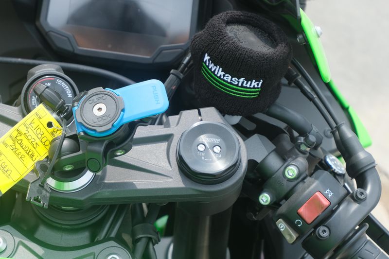 2025 Kawasaki NINJA ZX6R KRT EDITION LIME GREEN AND EBONY AND PEARL BLIZZARD WHITE Image 10