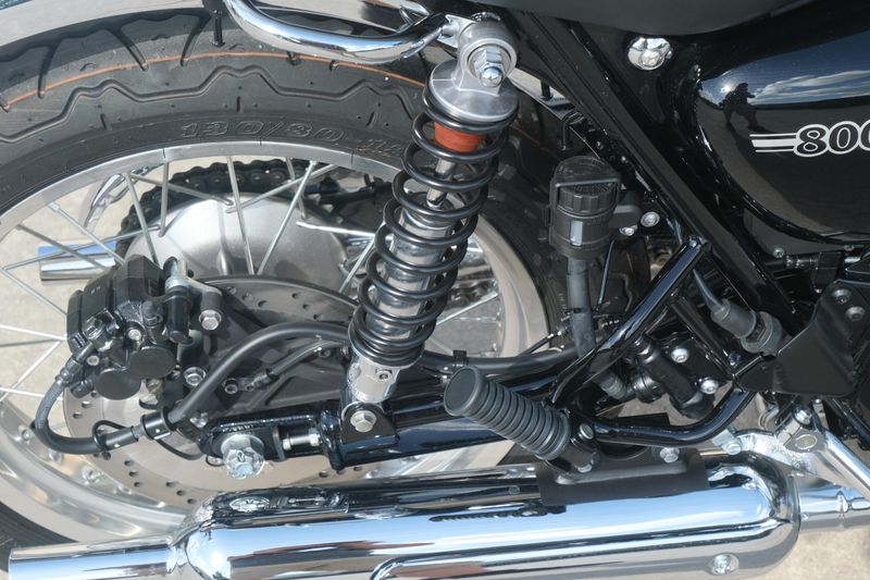 2024 Kawasaki W800 ABS METALLIC SLATE BLUE AND METALLIC DIABLO BLACK Image 20