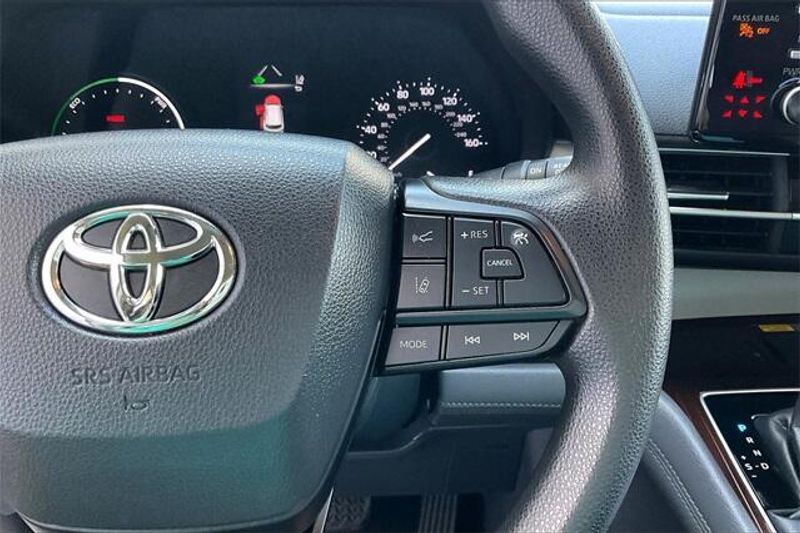 Used 2022 Toyota Sienna LE HybridImage 19