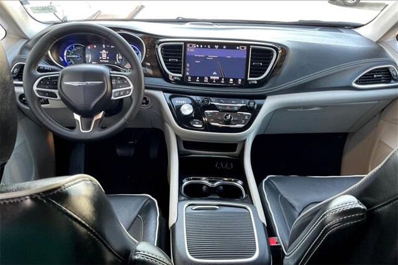 2023 Chrysler Pacifica Hybrid LimitedImage 15