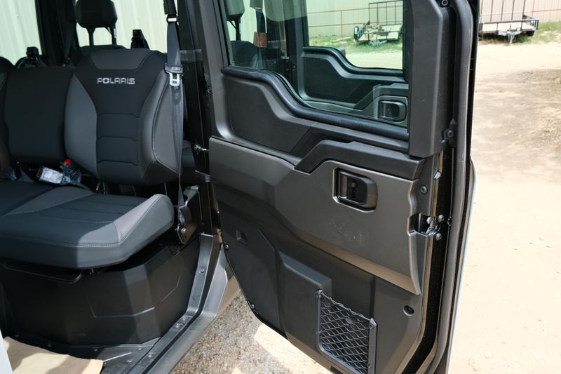 New 2025 Polaris RANGER CREW XD 1500 NORTHSTAR EDITION ULTIMATE GHOST WHITE METALLIC SMOKE Image 28