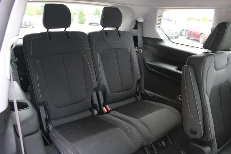 2023 Jeep Grand Cherokee Laredo photo 25