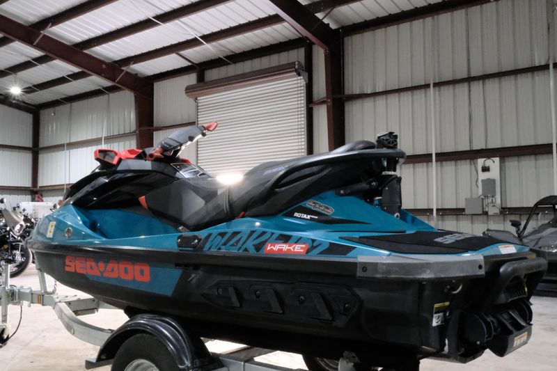 2018 SEADOO WAKE 155  in a BLUE exterior color. Family PowerSports (877) 886-1997 familypowersports.com 