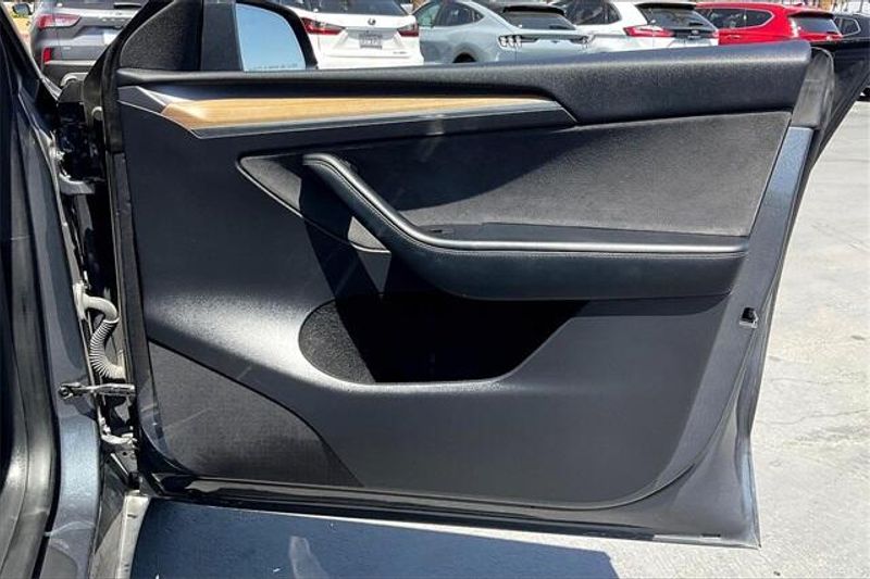 2023 Tesla Model Y Long RangeImage 23