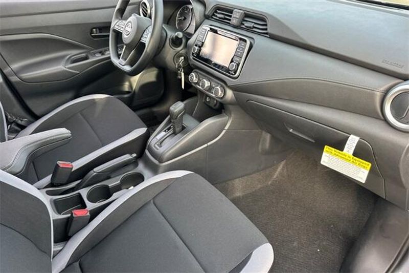 2025 Nissan Versa 1.6 SImage 12