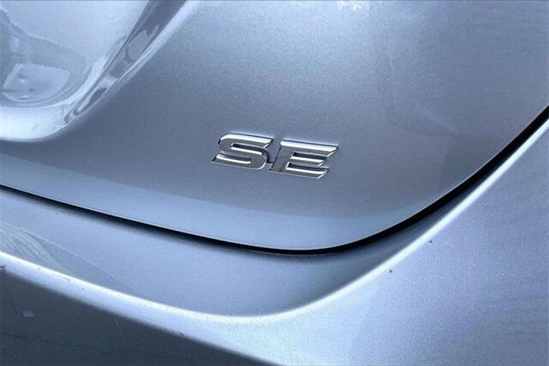 Used 2024 Toyota Camry SEImage 7