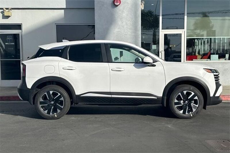 2025 Nissan Kicks SVImage 2
