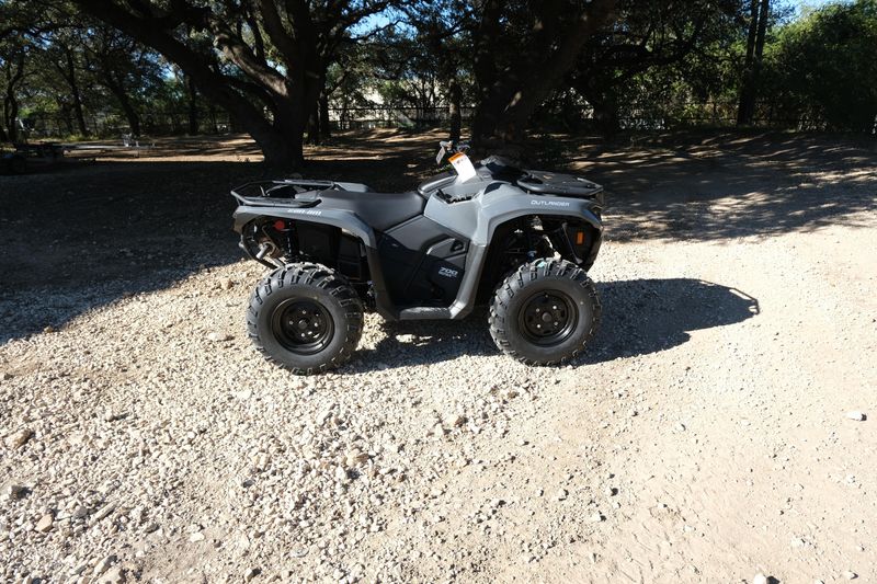 2025 Can-Am OUTLANDER DPS 700 GRANITE GRAYImage 15