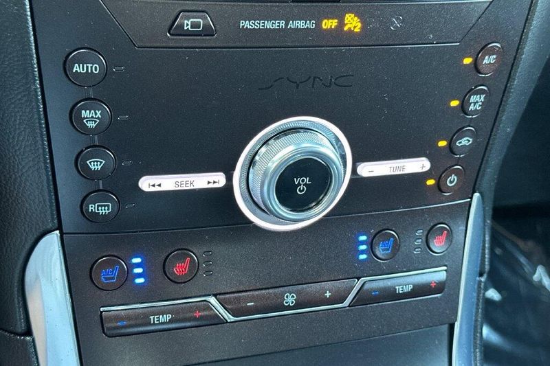 Used 2020 Ford Edge TitaniumImage 19