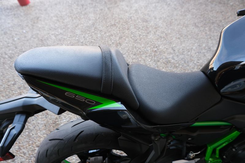 2025 Kawasaki Z650 ABS METALLIC SPARK BLACK AND GREENImage 14